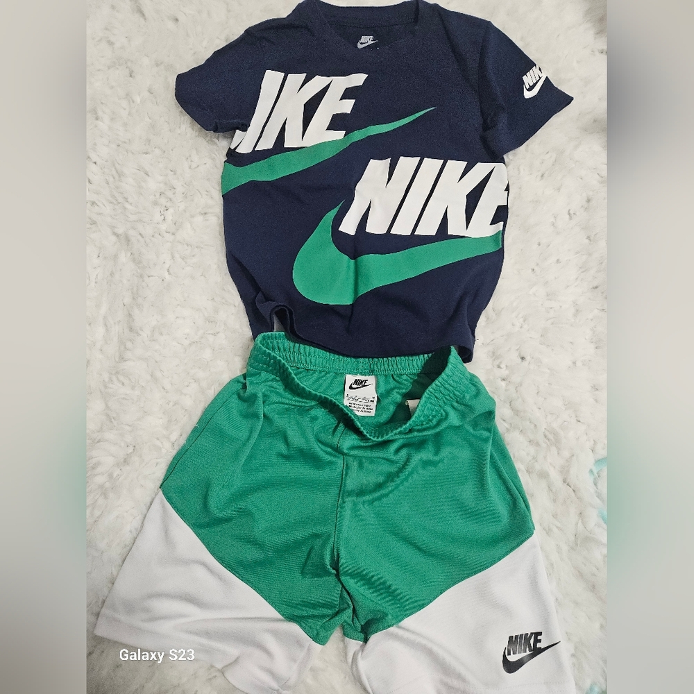Nike Navy and Green Logo T-Shirt and Shorts